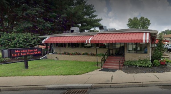 Bring A Hearty Appetite When You Visit This Old-Fashioned Diner Near Pittsburgh That Serves Huge Portions