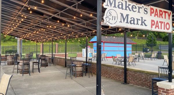 Dine Out In A Real Stadium At This Baseball-Themed Ballpark Restaurant In Kentucky