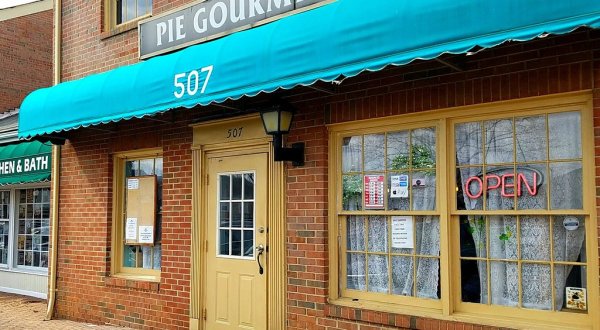 Treat Yourself To Artisan Pies And Baked Goods At Pie Gourmet, A Local Bakery In Vienna, Virginia
