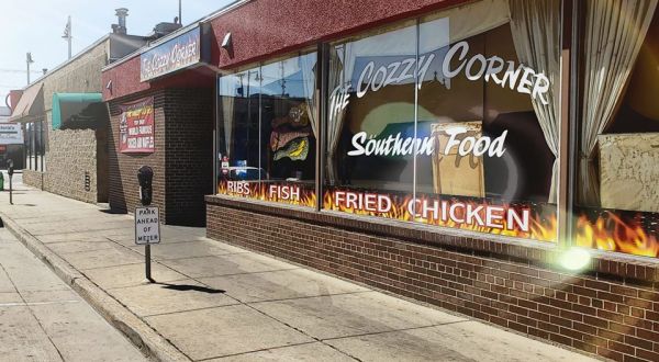 The Cozzy Corner Is A Hole-In-The-Wall In Wisconsin With Some Of The Best Fried Chicken In Town