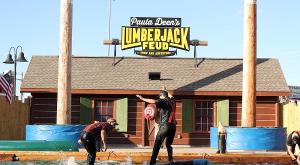 Watch Real Lumberjacks Show Off Their Skills At The Lumberjack Feud Show In Tennessee