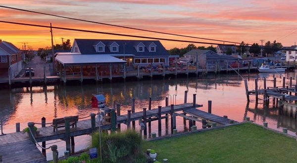 JP’s Wharf In Delaware Is Famous For Their Fresh Strawberry Pie