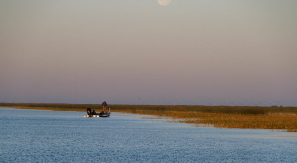 The Largest Natural Lake In Florida, Lake Okeechobee, Is Unbelievably Serene
