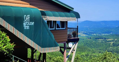 A Remote Restaurant In Arkansas, Cliff House Inn Will Take You A Million Miles Away From Everything