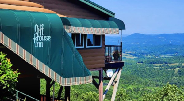 A Remote Restaurant In Arkansas, Cliff House Inn Will Take You A Million Miles Away From Everything