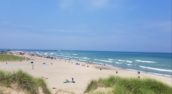 5 Lake Michigan Beaches In Indiana That’ll Make You Feel Like You’re At The Ocean