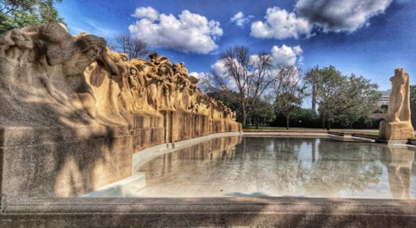5 Landmarks And Memorials In Illinois That Symbolize Peace