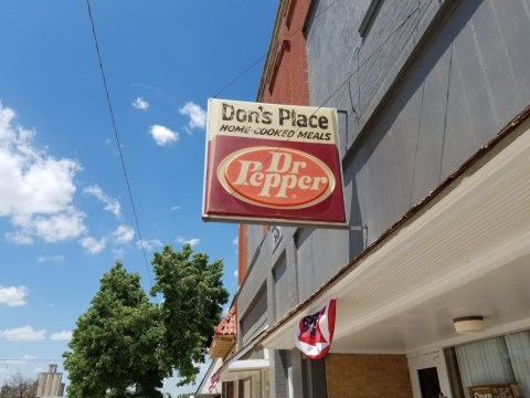 Founded In 1973, Don's Place Is A Decades-Old Kansas Diner Still Serving Up Delicious Homemade Donuts