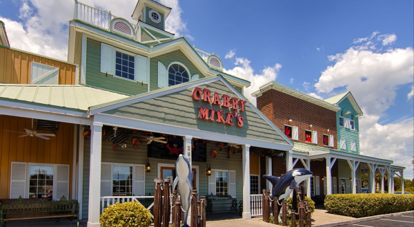 Stuff Your Face With Endless Crab Legs At Crabby Mike’s In South Carolina