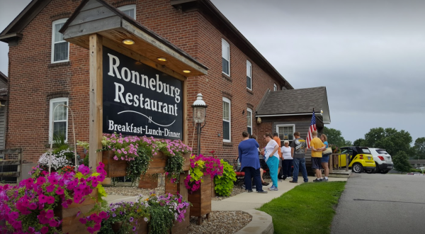 The German Restaurant In Iowa Where You’ll Find All Sorts Of Authentic Eats