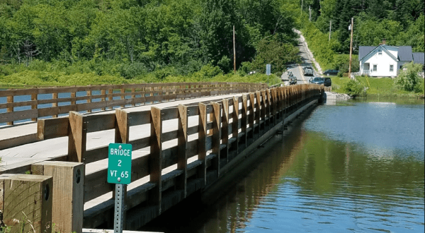 A Drive To The Brookfield Floating Bridge In Vermont Is A Perfect Way To Spend The Day