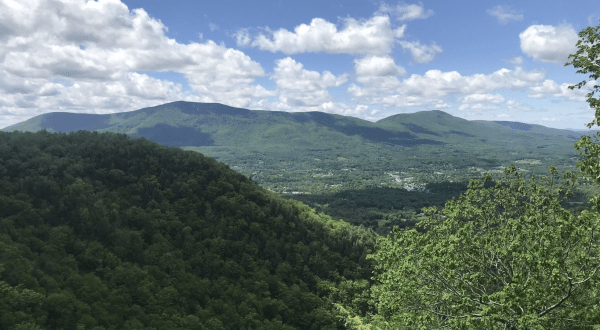 Hiking To Prospect Rock In Vermont Will Grant You A View To Last A Lifetime