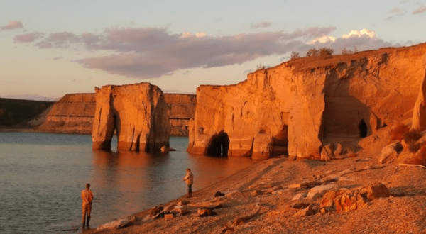 5 Different Parks Around North Dakota’s Largest Lake Where You Can Enjoy Everything It Has To Offer