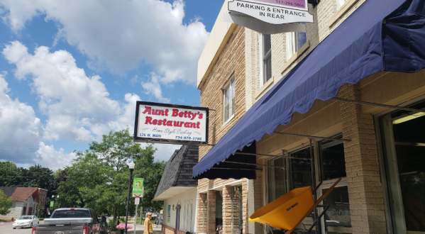 Aunt Betty’s Restaurant In Michigan Serves Delicious Homestyle Food At Its Finest