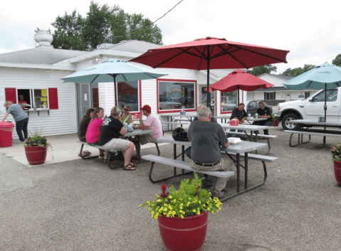 You'll Have The Sweetest Meal Of The Year At Goldie's Ice Cream Shoppe In Iowa