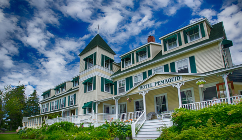 Just Steps From A Lighthouse This Hotel Offers Rooms And Cottages Perfect For A Maine Getaway