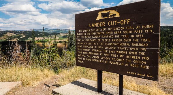 You Can Still Visit Landmarks From The Oregon Trail Right Here In Wyoming