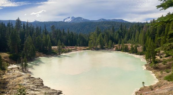 Hike To The Largest Geothermal Lake In Northern California On The Boiling Springs Lake Trail
