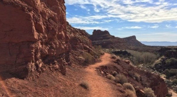 Explore Utah’s Red-Rock Country On The Short, Easy Johnson Canyon Trail