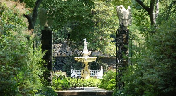The Gorgeous Marian Coffin Garden In Delaware Is A Beautiful Spot For A Sunny Day Stroll
