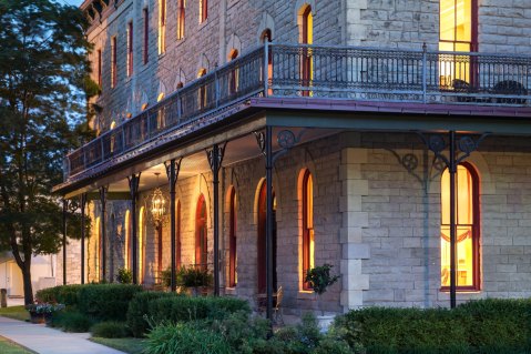 Enjoy An Elegant Stay At The 19th Century Historic Elgin Hotel In Kansas