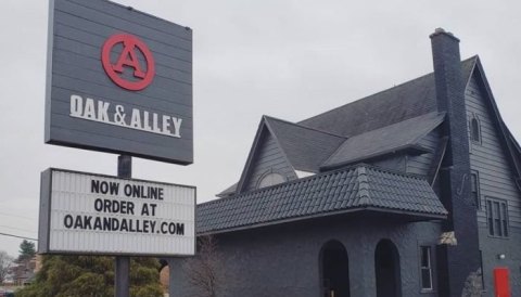 Devour Gourmet Burgers And Sip On Craft Beer At Oak & Alley In Indiana