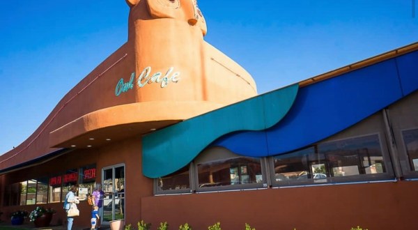 The Burgers And Shakes Are A Hoot At This Owl-Shaped Restaurant In Albuquerque, New Mexico