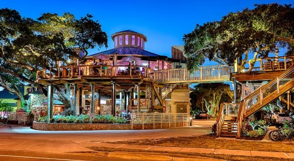 Norwood’s Is A Massive Tree House In Florida That Is Actually A Restaurant And You Need To Visit