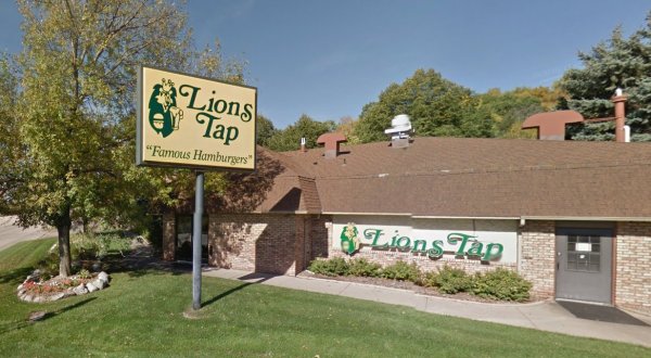Not Many People Know About The Award-Winning Burgers At Lions Tap, A Little-Known Restaurant In Minnesota
