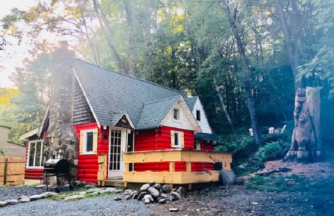 Enjoy A Solo Staycation At This Top-Rated Cottage In Pennsylvania