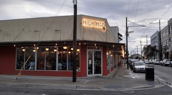 Few People Know You Can Find Some Of The Best Fried Chicken In New Orleans At High Hat Cafe