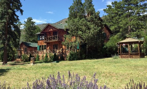 Enjoy An Overnight Escape To Pikes Peak In Colorado At The Luxurious Rocky Mountain Lodge