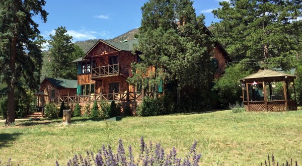 Enjoy An Overnight Escape To Pikes Peak In Colorado At The Luxurious Rocky Mountain Lodge