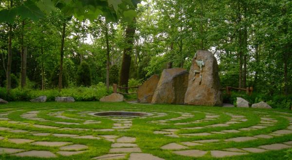 Hiking At The Avalon Nature Preserve In New York Is Like Entering A Fairytale