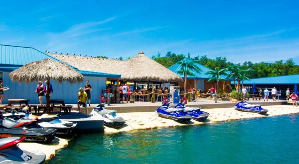 Pelican Pete’s Is A Floating Georgia Tiki Restaurant You Have To See To Believe
