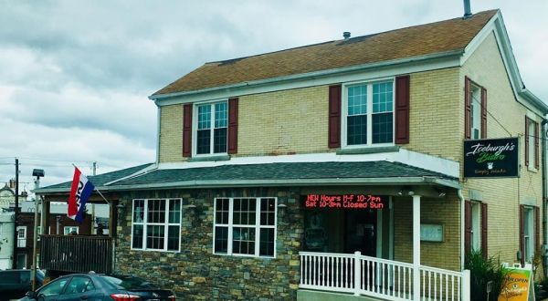 The Drool-Worthy Salads At Iceburgh’s Bistro Near Pittsburgh Will Make You Forget They’re Healthy