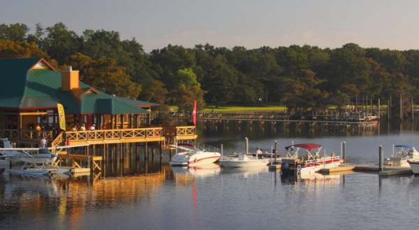 Enjoy Steaks, Seafood, and Sunset Views From The Regatta In Louisiana