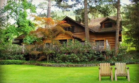 A Haven For Hollywood's Rich And Famous In The 1920s, Oregon's Weasku Inn Is Still A Delightful Lodge