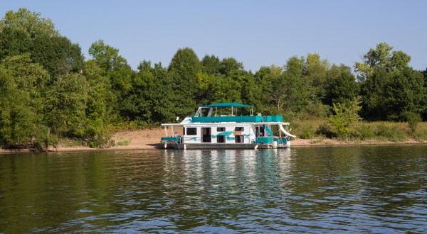 Get Away From It All With A Stay In These Incredible Wisconsin Houseboats