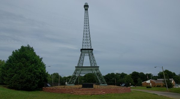 Tennessee’s Own Eiffel Tower Is A Quintessential Roadside Attraction