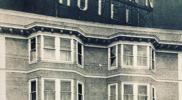 Stay Overnight In A 107-Year-Old Hotel That’s Said To Be Haunted At The Alaskan Hotel In Alaska