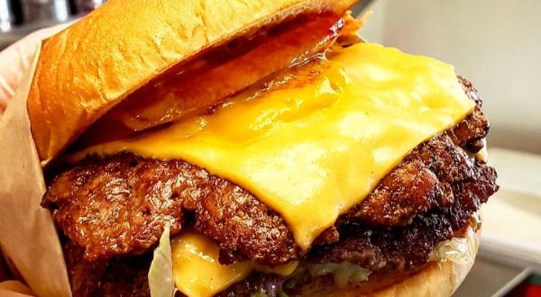 Sink Your Teeth Into Juicy Goodness At The Iconic Burger Stand In Pennsylvania, Route 66 Restaurant’s Classic Burgers