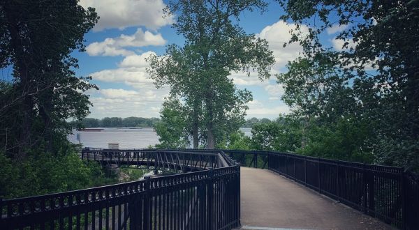 6 Paved And Beautiful Paths In Missouri That Are Perfect For A Family Bike Ride