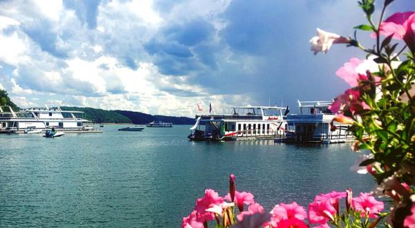 Get Away From It All With A Stay In These Incredible Kentucky Houseboats