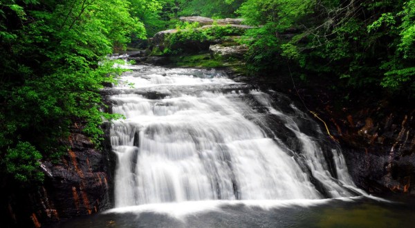 The 14 Best Alabama Waterfalls According to Locals & Travel Experts