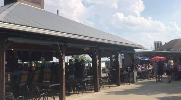 With A Massive Patio And 2 Outdoor Bars, Benny’s Pizza Pub & Patio Is An Awesome Summer Hangout In Ohio