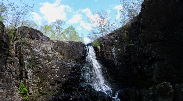 Hemlock Falls Trail Is A Beginner-Friendly Waterfall Trail In New Jersey That’s Great For A Family Hike