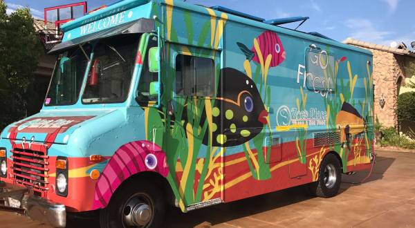 The Tiny Restaurant On Wheels, Zoe’s Place, Serves Mouthwatering Mexican Food In Southern California