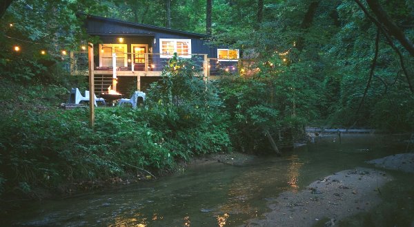 Stay In This Cozy Little Creekside Cabin In Georgia For Less Than $150 Per Night