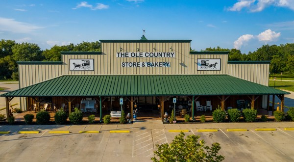 Treat Yourself To Homemade Sandwiches And Amish Baked Goods From The Ole Country Store In Virginia